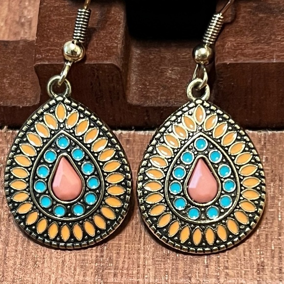 Beautiful pair of Boho earrings, BN! - Picture 2 of 2